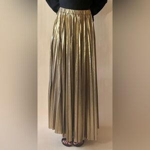 Elegant Gold Pleated Skirt